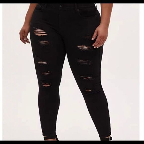 #110 TORRID black distressed skinny jeans - Picture 1 of 9